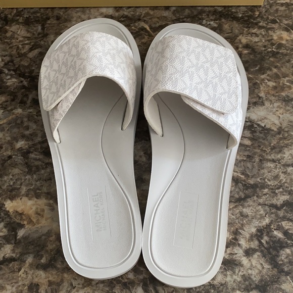 Michael Kors Gilmore sandals size 8 - Picture 4 of 5